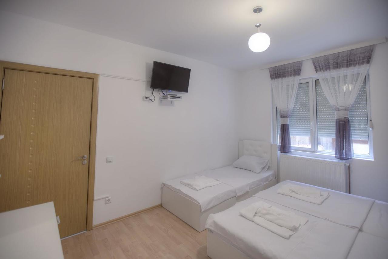 Guest House Prishtine Exterior foto